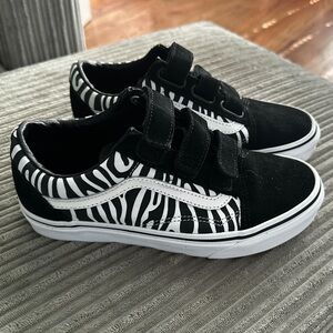 Like new, Vans Black and White Zebra Print Sneakers w/velcro closure